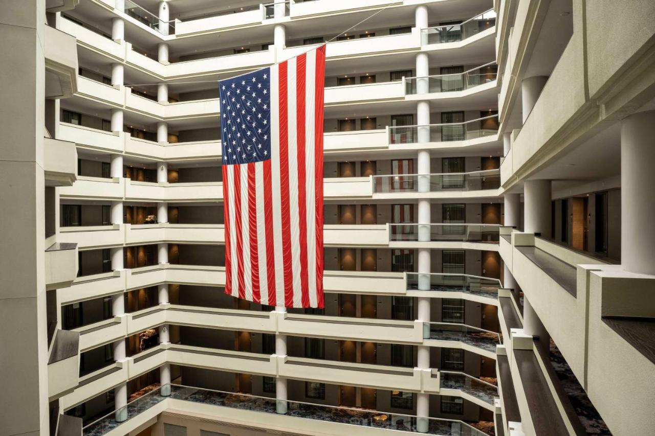 Embassy Suites By Hilton Crystal City National Airport Arlington Exterior foto