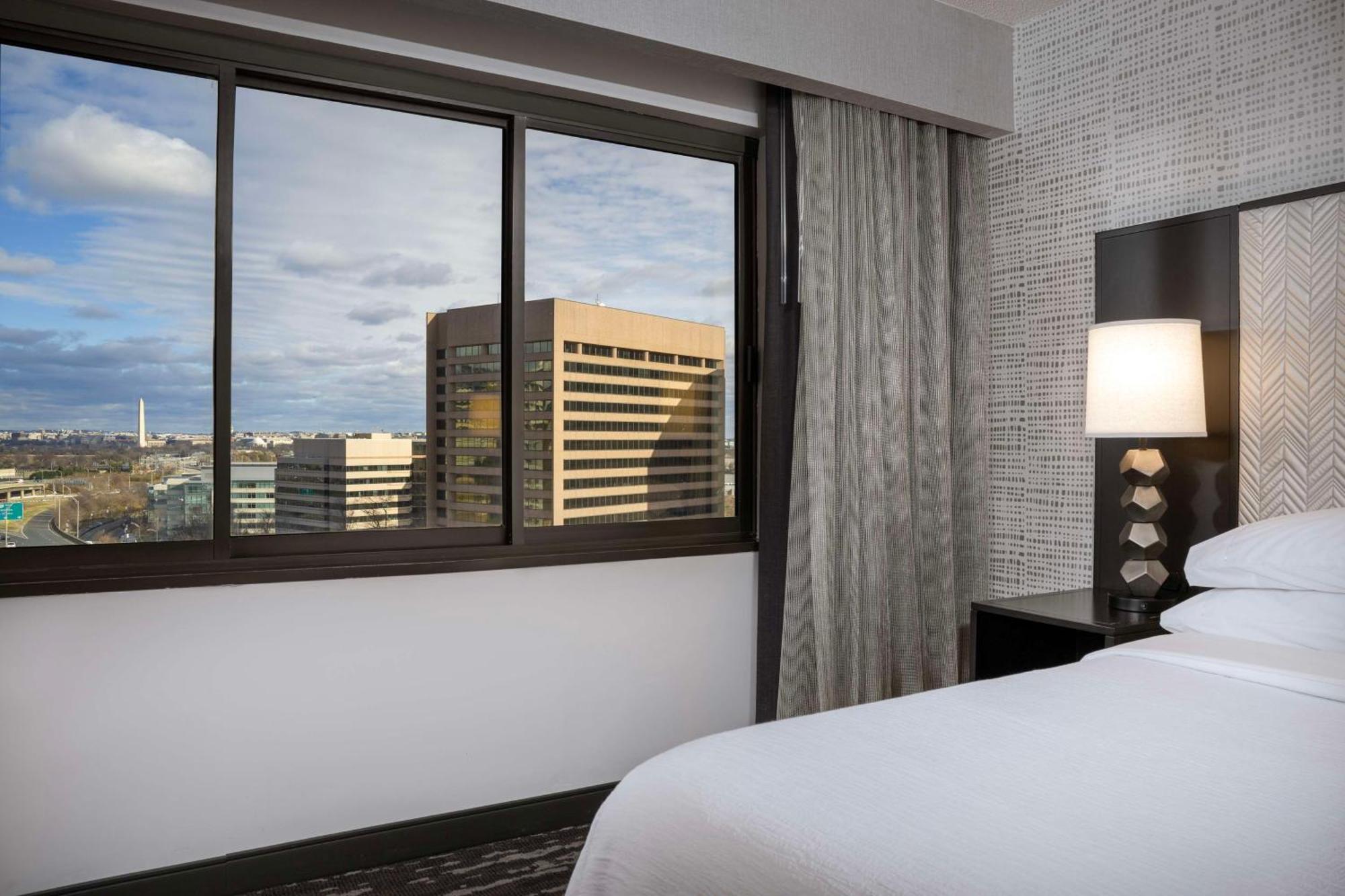 Embassy Suites By Hilton Crystal City National Airport Arlington Exterior foto