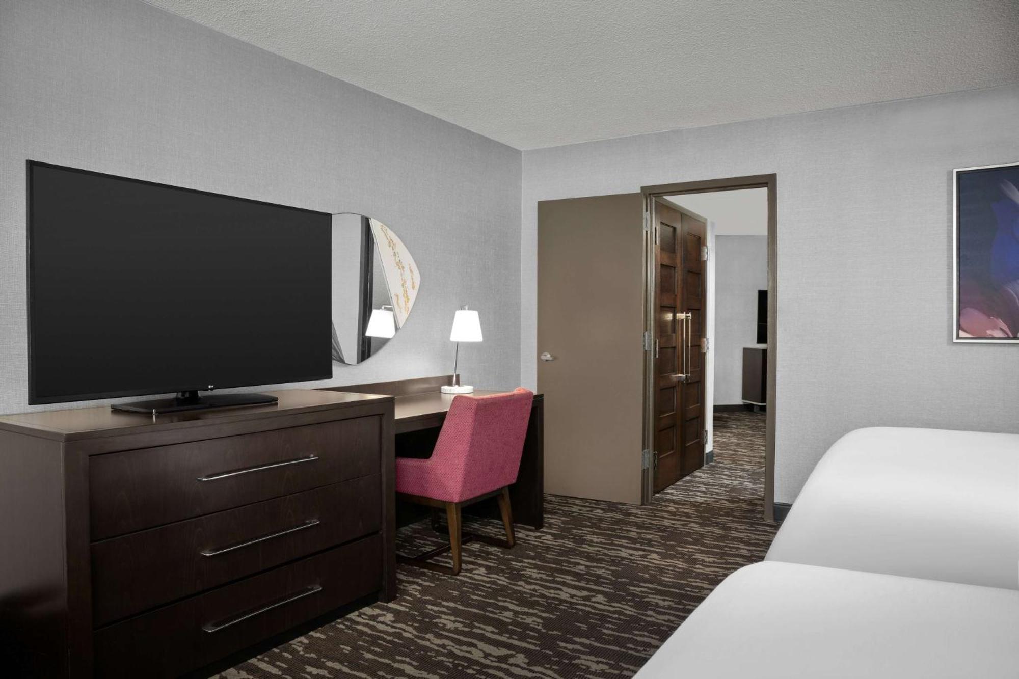 Embassy Suites By Hilton Crystal City National Airport Arlington Exterior foto