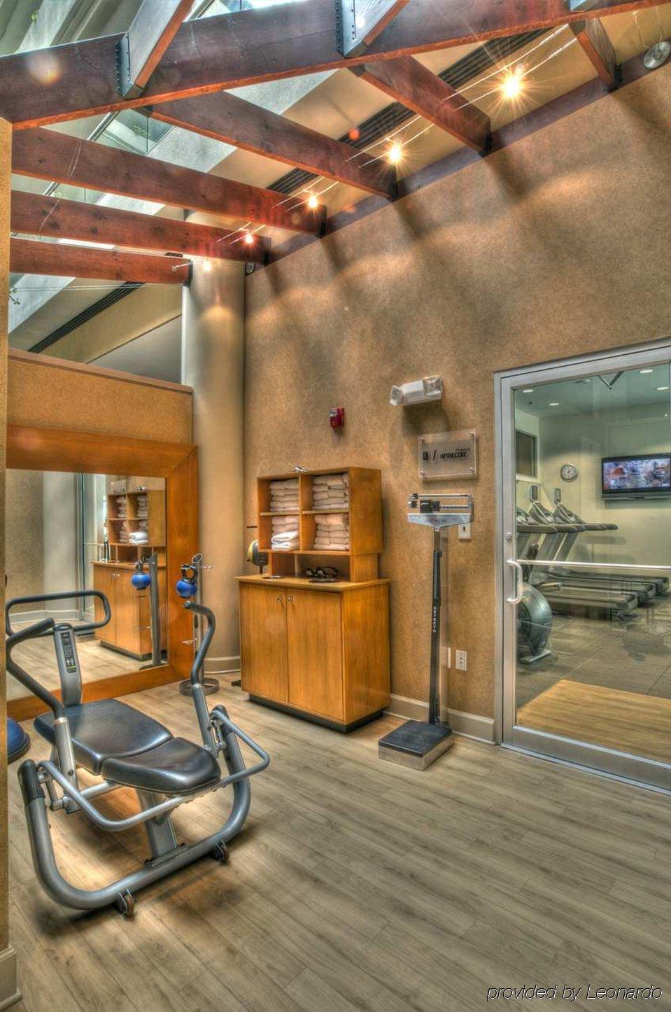 Embassy Suites By Hilton Crystal City National Airport Arlington Facilidades foto